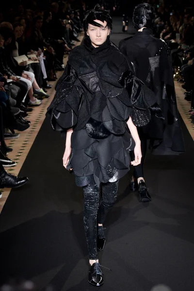 Look 15